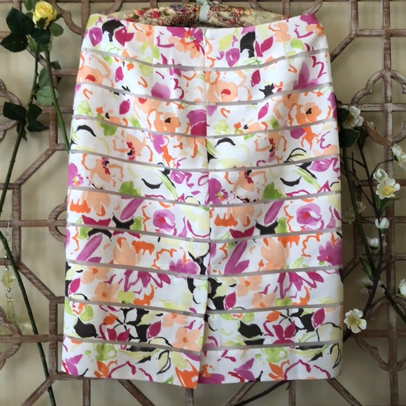 NWT Ann Taylor white floral pencil skirt with net - Picture 4 of 6